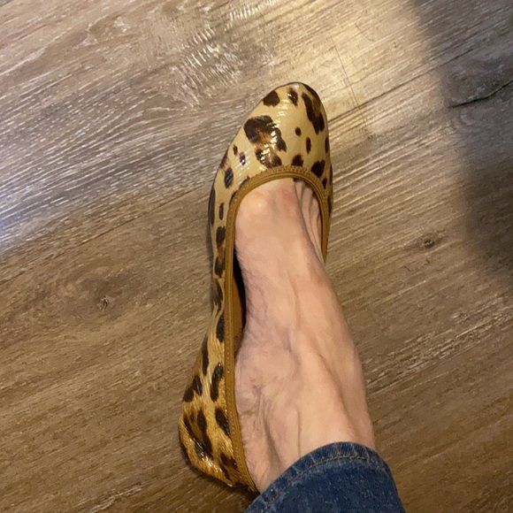 Like new -worn once. Leopard print flats - Picture 7 of 9